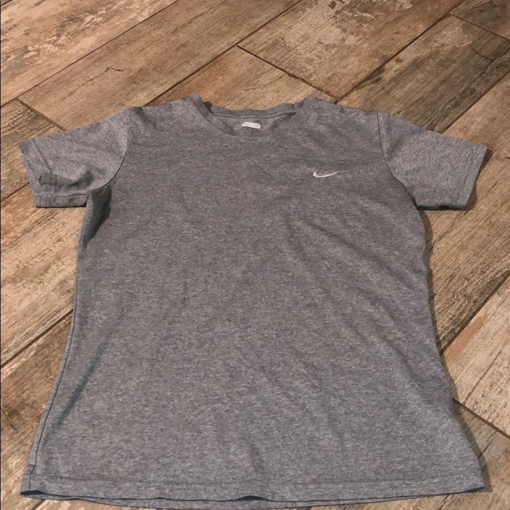 Women’s Nike dri-fit t-shirt